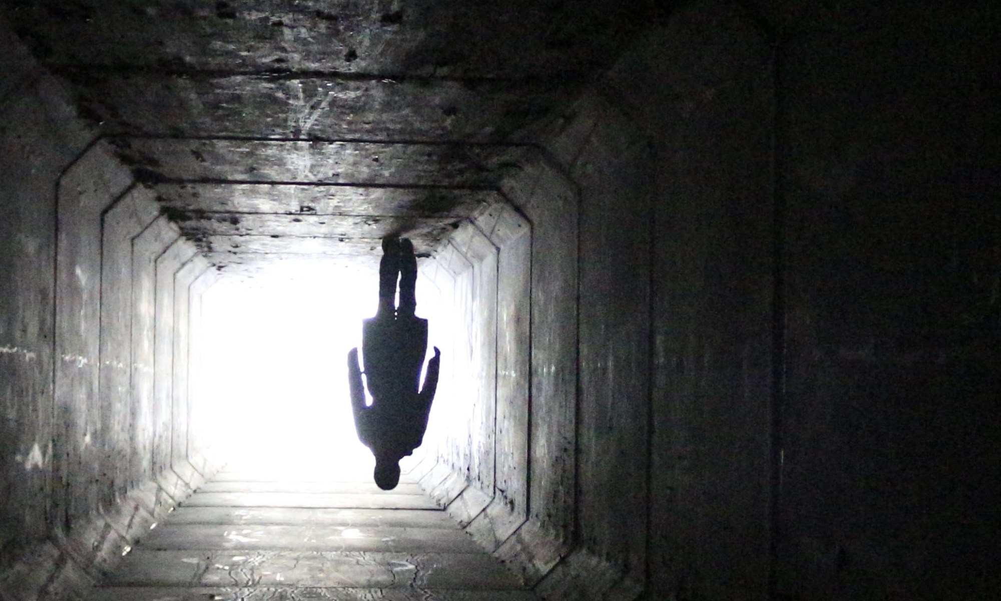 Dark Tunnel Tunel Oscuro Manuela Moore Rueda The Glamoore